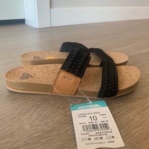 Reef women’s cushion vista thread NWT size 10